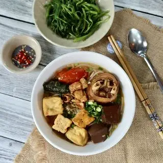 Hình ảnh 7. Bún riêu - canh bún (giò heo hoặc xương hầm)