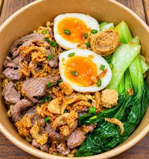 Hình ảnh Mì trộn bò - trứng
