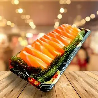 Hình ảnh Sashimi cá hồi 10pcs - rong biển sốt mè 30g