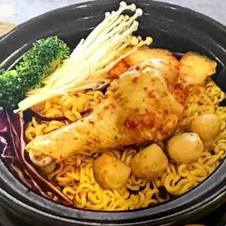 Hình ảnh Mì Kim Chi Đùi Gà