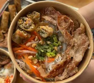 Hình ảnh BÚN THỊT NƯỚNG +CHẢ GIÒ