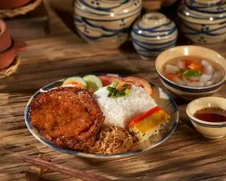 Hình ảnh Cơm Tấm Sườn Nướng Cốt Lết