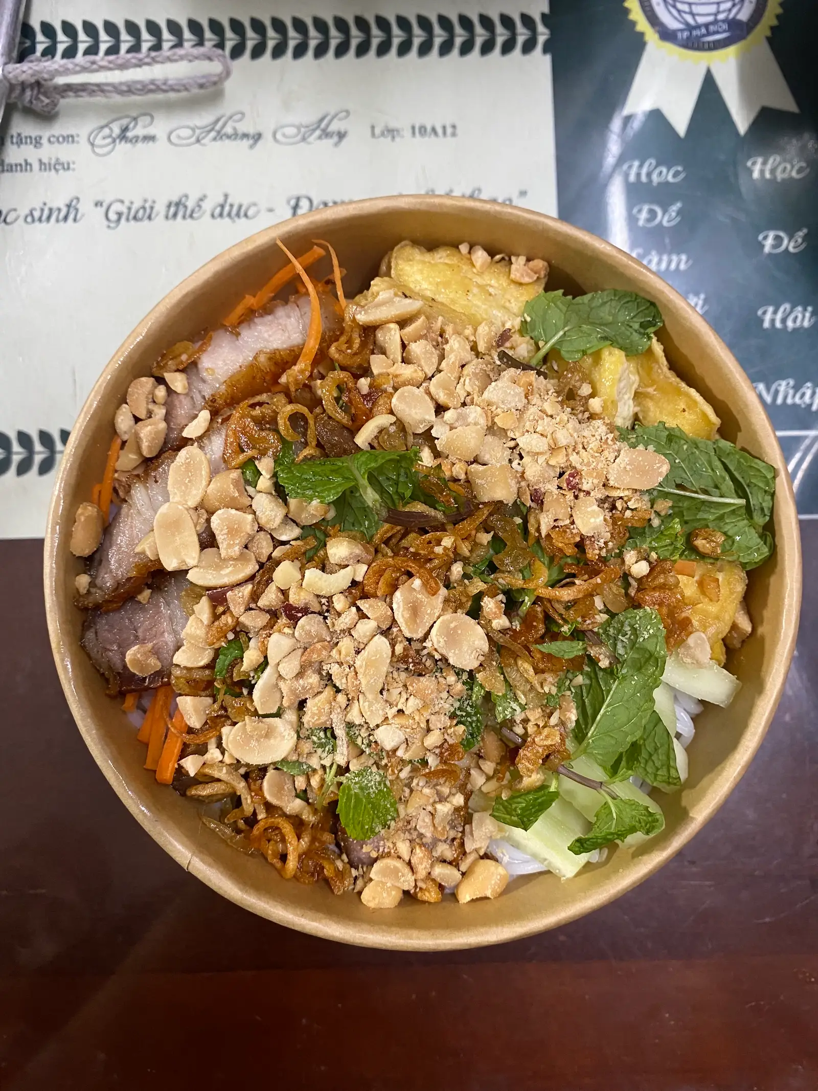 Hình ảnh Bún trộn thịt quay