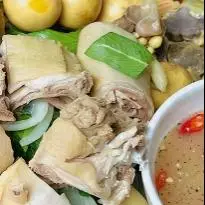 Hình ảnh gà chặt 1/4 đuì 