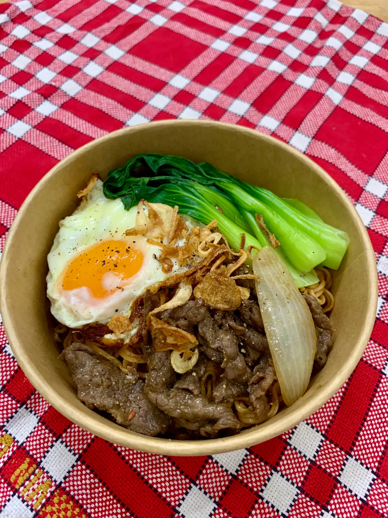 Hình ảnh Mì trộn ốp la - bò