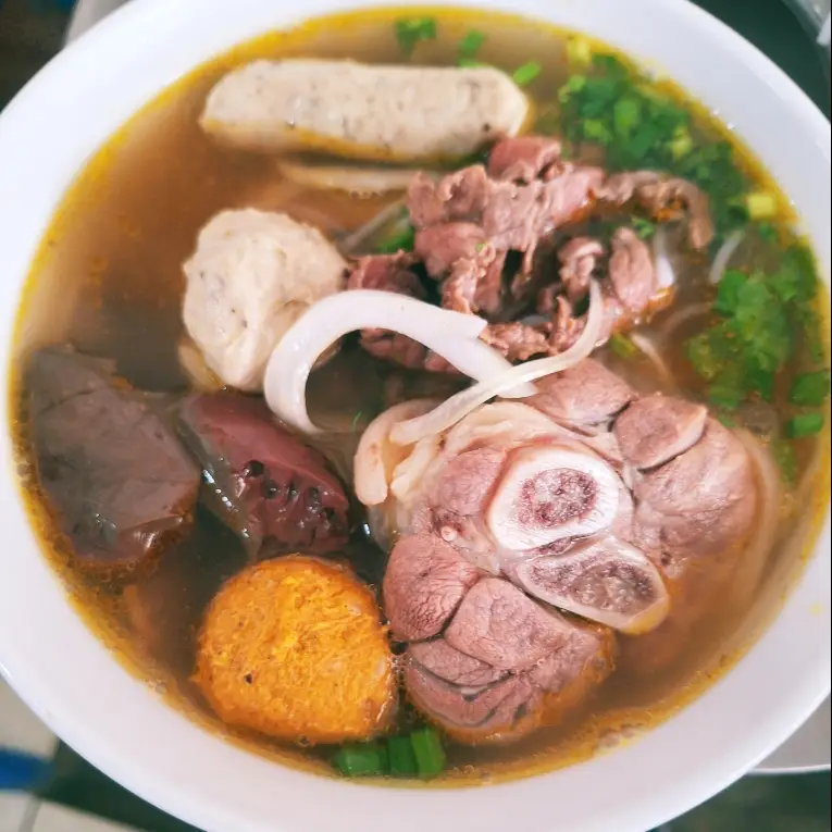 Hình ảnh Bún bò huế đặc biệt