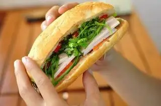 Hình ảnh Bánh Mì Chả Lụa 