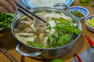 Hình ảnh Lẩu Gà Lá É 4