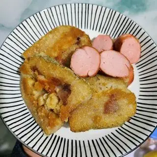 Hình ảnh bánh Chưng rán + Xúc xích 