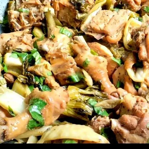 Hình ảnh Cơm gà kho cải chua