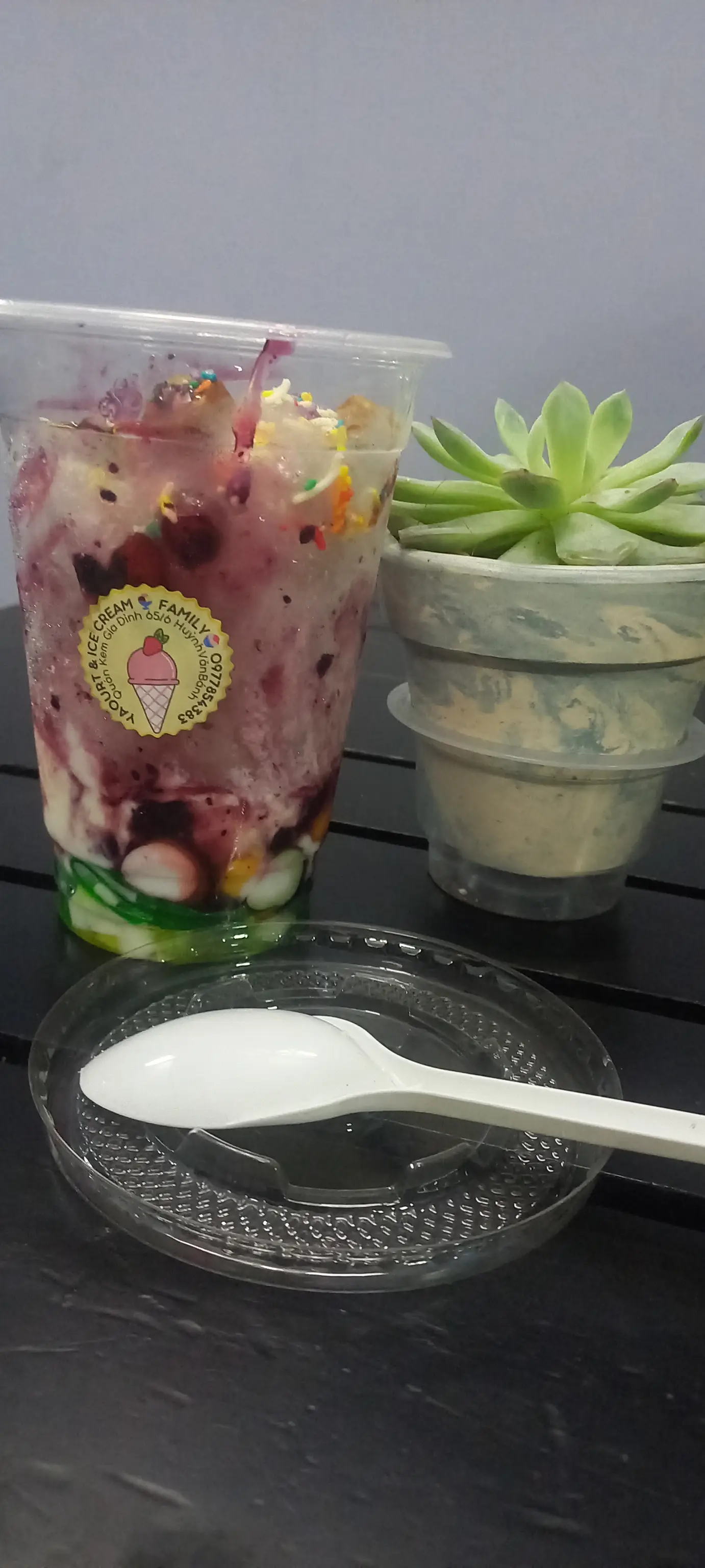 Hình ảnh Yaourt Cocktail Việt Quất