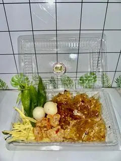 Hình ảnh Bánh tráng dẻo tôm trộn sa tế sả + trứng cút + tóp mỡ