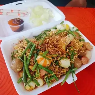 Hình ảnh Mì xào cá viên nhỏ