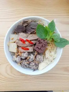 Hình ảnh Bún ngan mề gan trộn