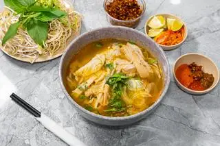 Hình ảnh Phở bò tô thường ( lá xách) 