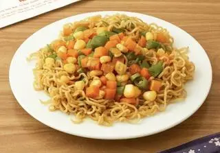 Hình ảnh Mì trộn rau củ
