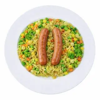 Hình ảnh Mỳ trộn xúc xích