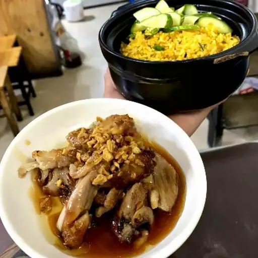 Hình ảnh Cơm Rang Gà Sốt Mắm Tỏi
