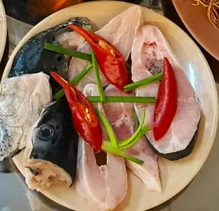 Hình ảnh Lẩu đầu cá hồi