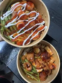 Hình ảnh Mì sasin trộn thập cẩm cá viên