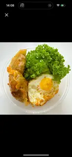 Hình ảnh Mì trộn mandu - trứng ốp la - salad