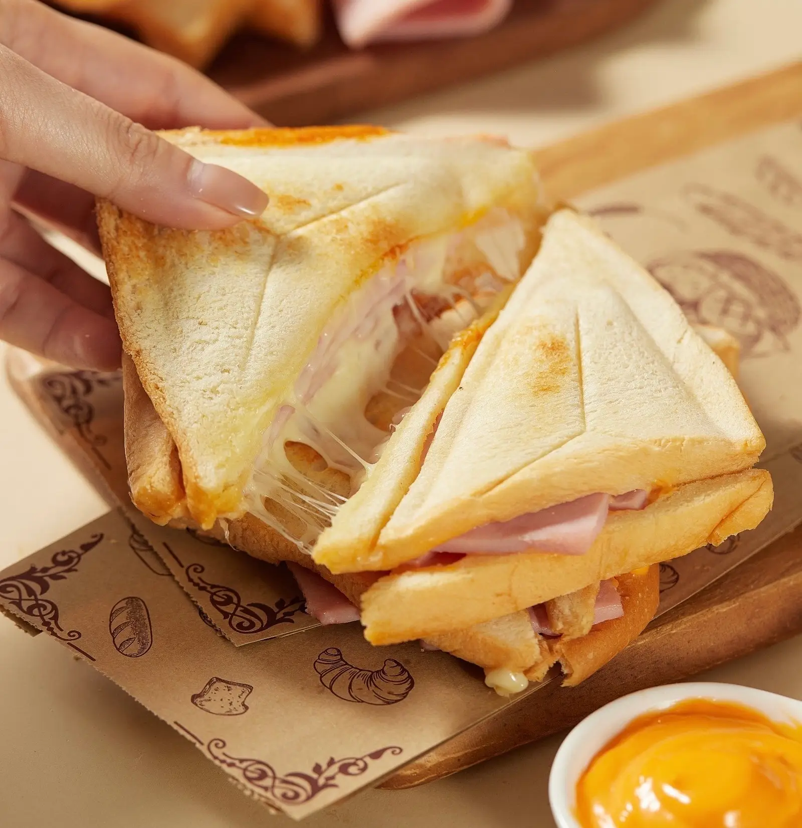 Hình ảnh Sandwich Thịt Nguội Phô Mai 3 Tầng (2 cặp)