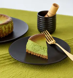 Hình ảnh Matcha basque burnt cheesecake