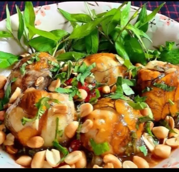 Hình ảnh Trứng vịt lộn xào me