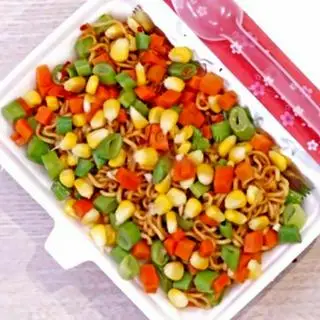 Hình ảnh Mì trộn rau củ