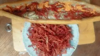 Hình ảnh Bánh mì que khô heo cháy tỏi cay