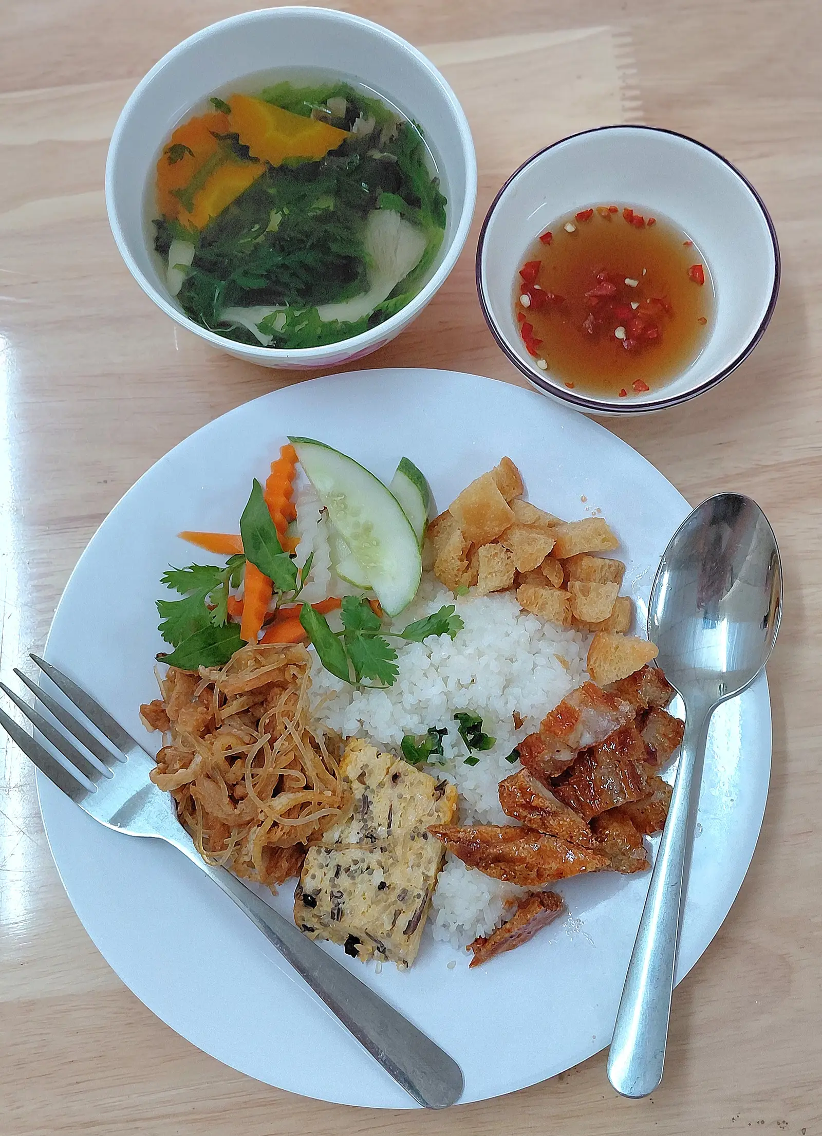 Hình ảnh Cơm tấm sườn - bì - chả chay
