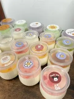 Hình ảnh Sữa chua truyền thống sốt trái cây