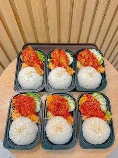 Hình ảnh Cơm Đùi Gà KFC Sốt Chua Ngọt