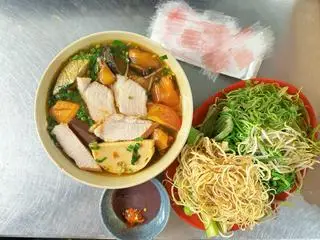 Hình ảnh Bún riêu thập cẩm thịt xắt