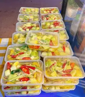 Hình ảnh Chân gà ngâm xoài xả tắc