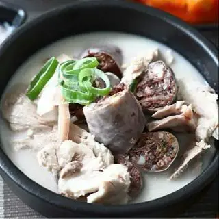 Hình ảnh canh lòng nhồi phong cách Hàn Quốc.