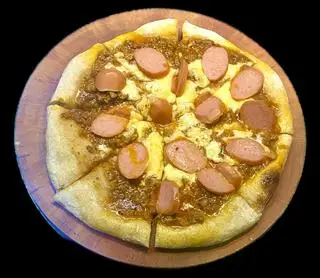 Hình ảnh Pizza bò bằm xúc xích