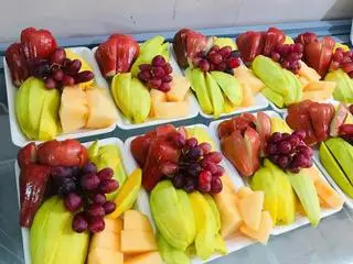 Hình ảnh Mix 4 loại quả khách tự chọn