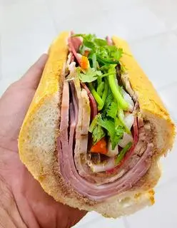 Hình ảnh Bánh mì Sài Gòn full topping