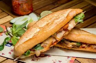 Hình ảnh Bánh Mỳ Chả Ruốc 