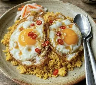 Hình ảnh Cơm Trứng Ốp La (2 trứng)