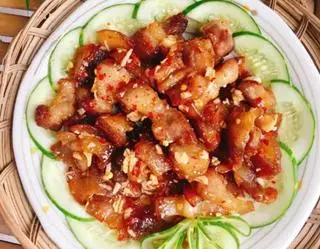 Hình ảnh Cơm ba rọi rim mắm tỏi
