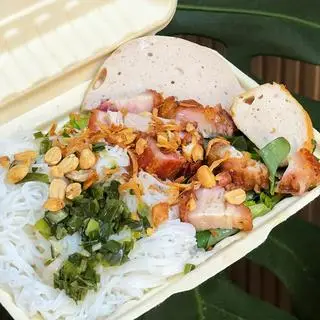 Hình ảnh Bún Heo Quay Chả Lụa + Chiên