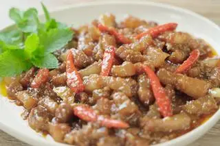 Hình ảnh cơm + thịt xào mắm ruốc