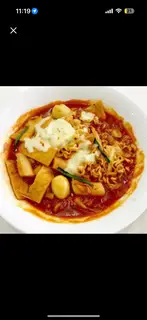 Hình ảnh Tokbokki - mì HQ phủ phô mai sợi - kim chi HQ