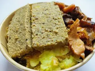 Hình ảnh Xôi xéo - gà nấm - pate