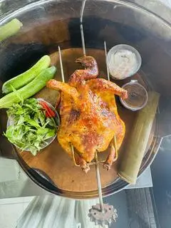 Hình ảnh Gà quay mắm nhĩ
