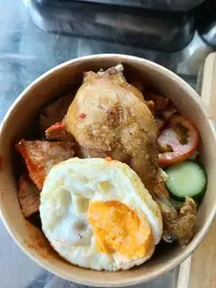 Hình ảnh Cơm đùi gà+thịt xá xíu+1 ốp la 