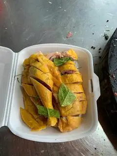 Hình ảnh Gà Ủ Muối nửa con