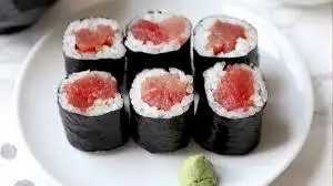 Hình ảnh Sushi maki cá ngừ